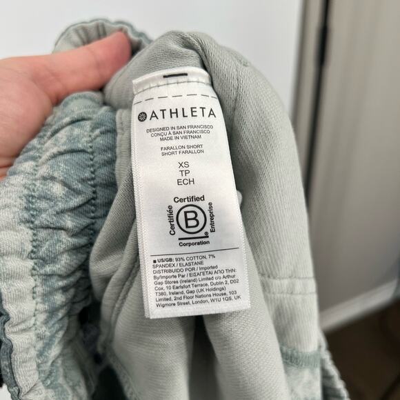 Athleta Farallon Shorts in Fog Camo Coast High Rise - Picture 5 of 6